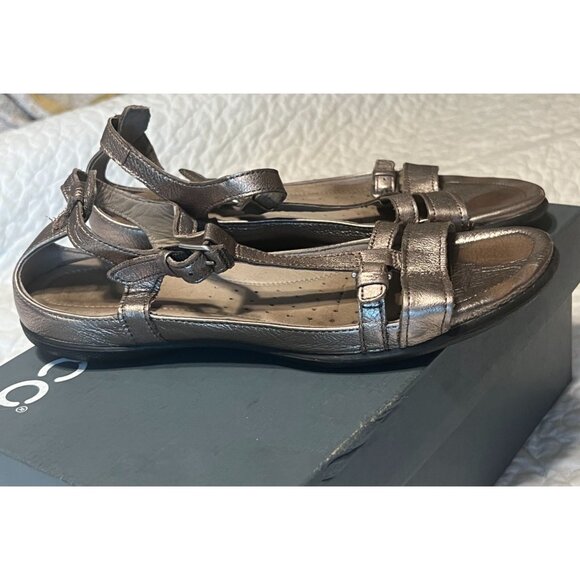 Ecco Pewter / Metallic Charcoal Gray T Strap Sandals Women's Size 38 7 7.5 Good - Picture 8 of 11